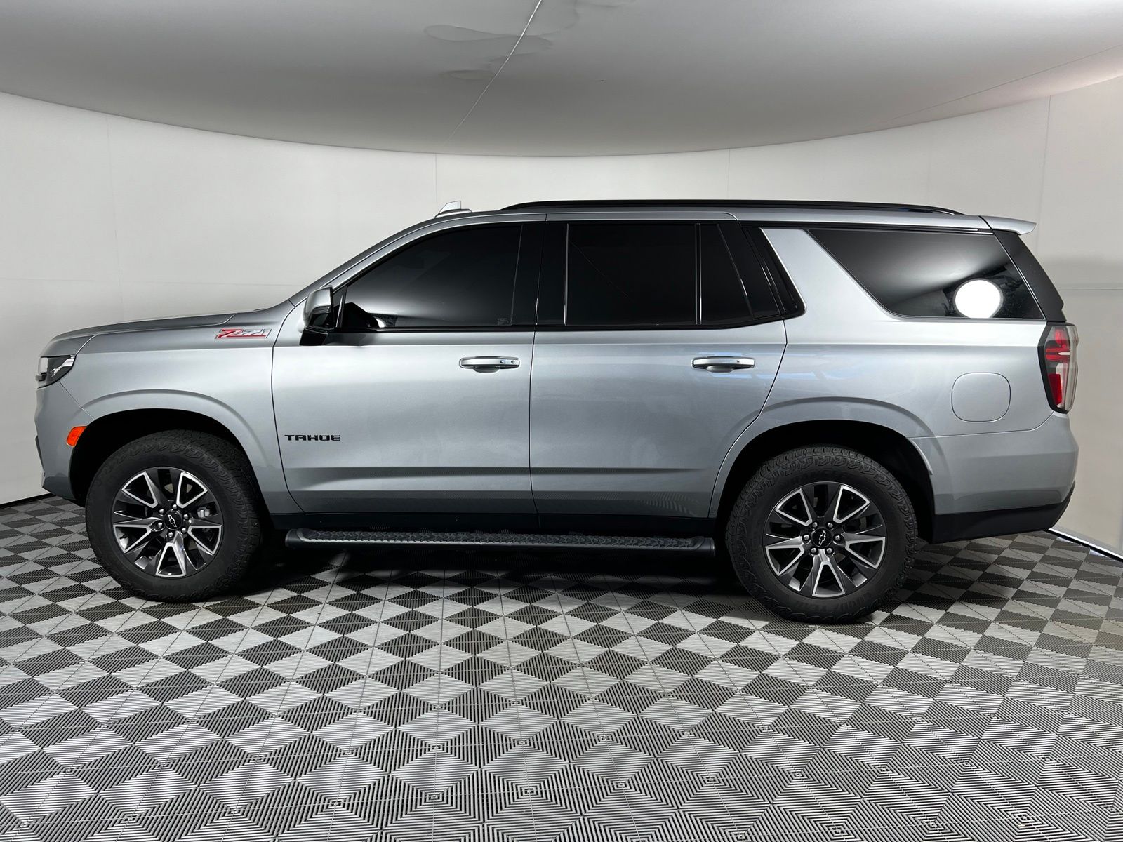 Thumbnail: 2024 Chevrolet Tahoe - 8