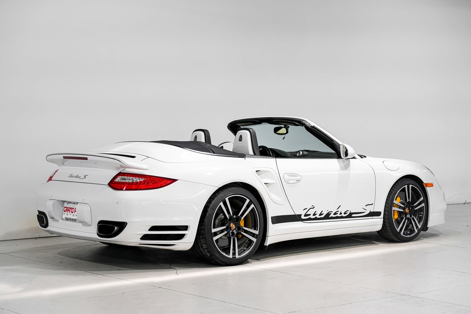2011 Porsche 911 Turbo S — photo 2