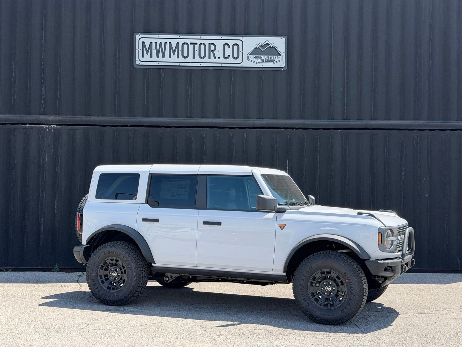 Oxford White 2026 Ford Bronco SUV / Crossover Four-Wheel Drive Automatic