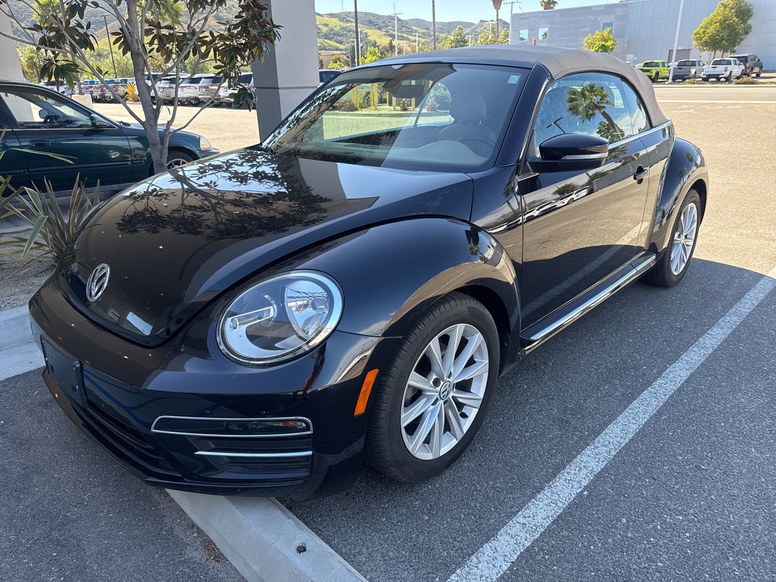 Pearl Metallic 2018 Volkswagen Beetle 2.0T S Convertible FWD Convertible Front-Wheel Drive 6-Speed Automatic