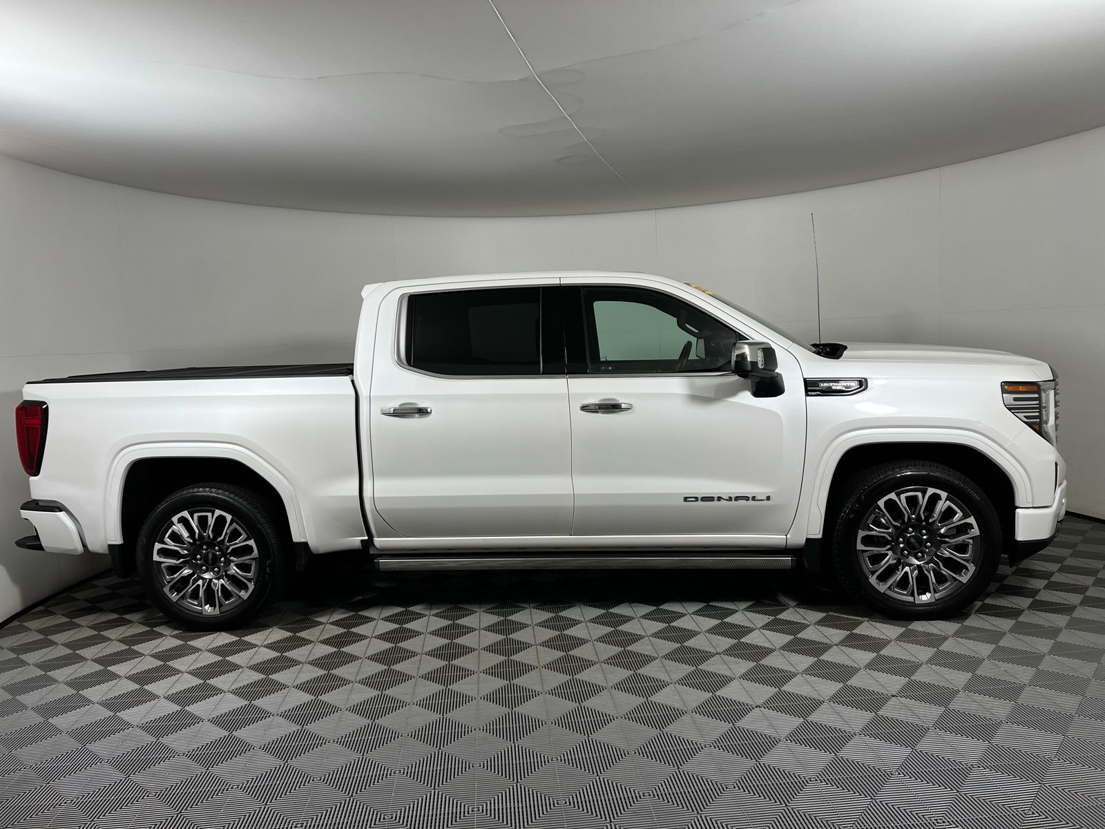 2024 GMC Sierra 1500 Denali Ultimate 4