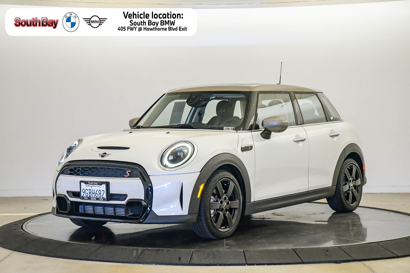 White Metallic 2024 MINI Cooper Hatchback Front-Wheel Drive 7-Speed Automatic