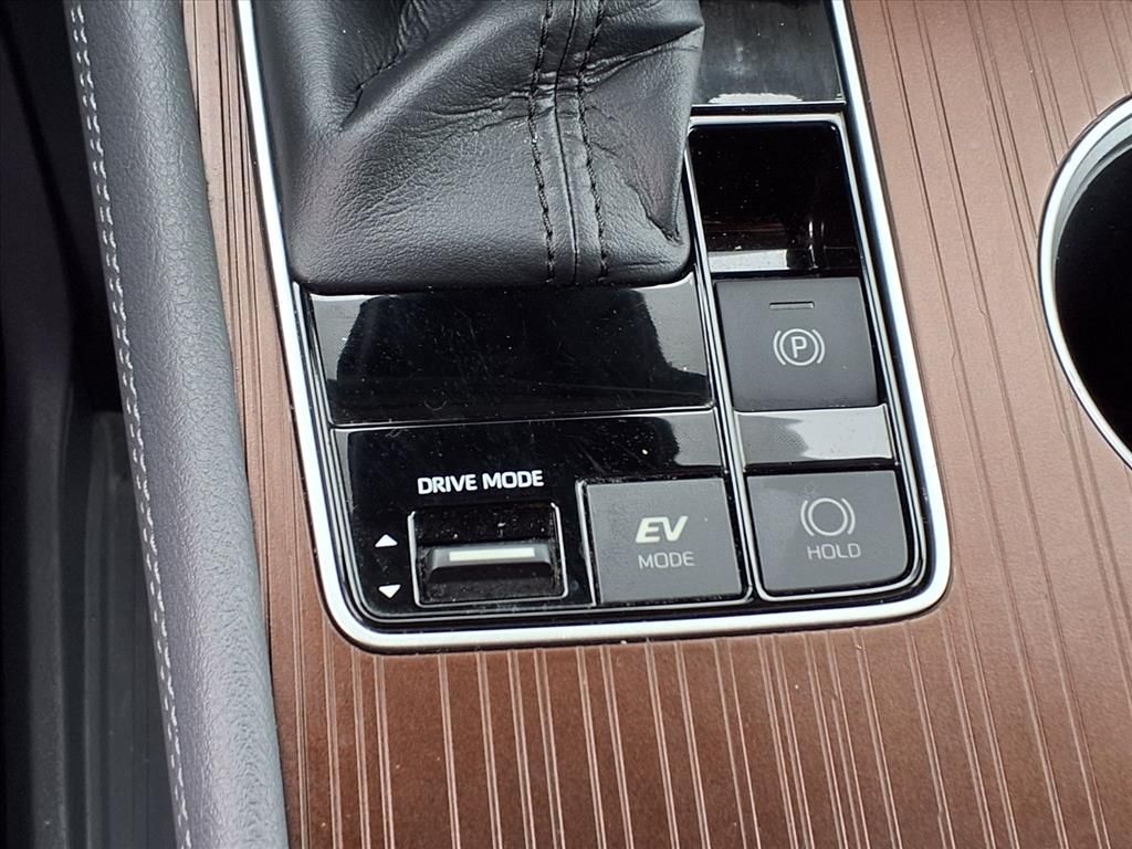 2022 Toyota Sienna LE White at AutoSavvy Houston Southwest