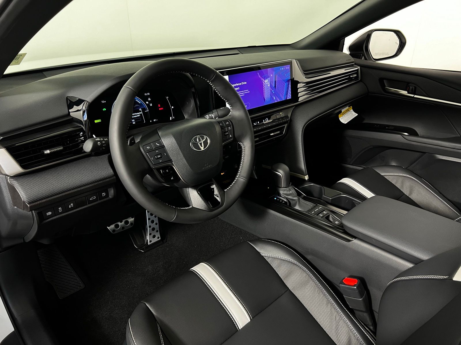 2025 Toyota Camry SE 9