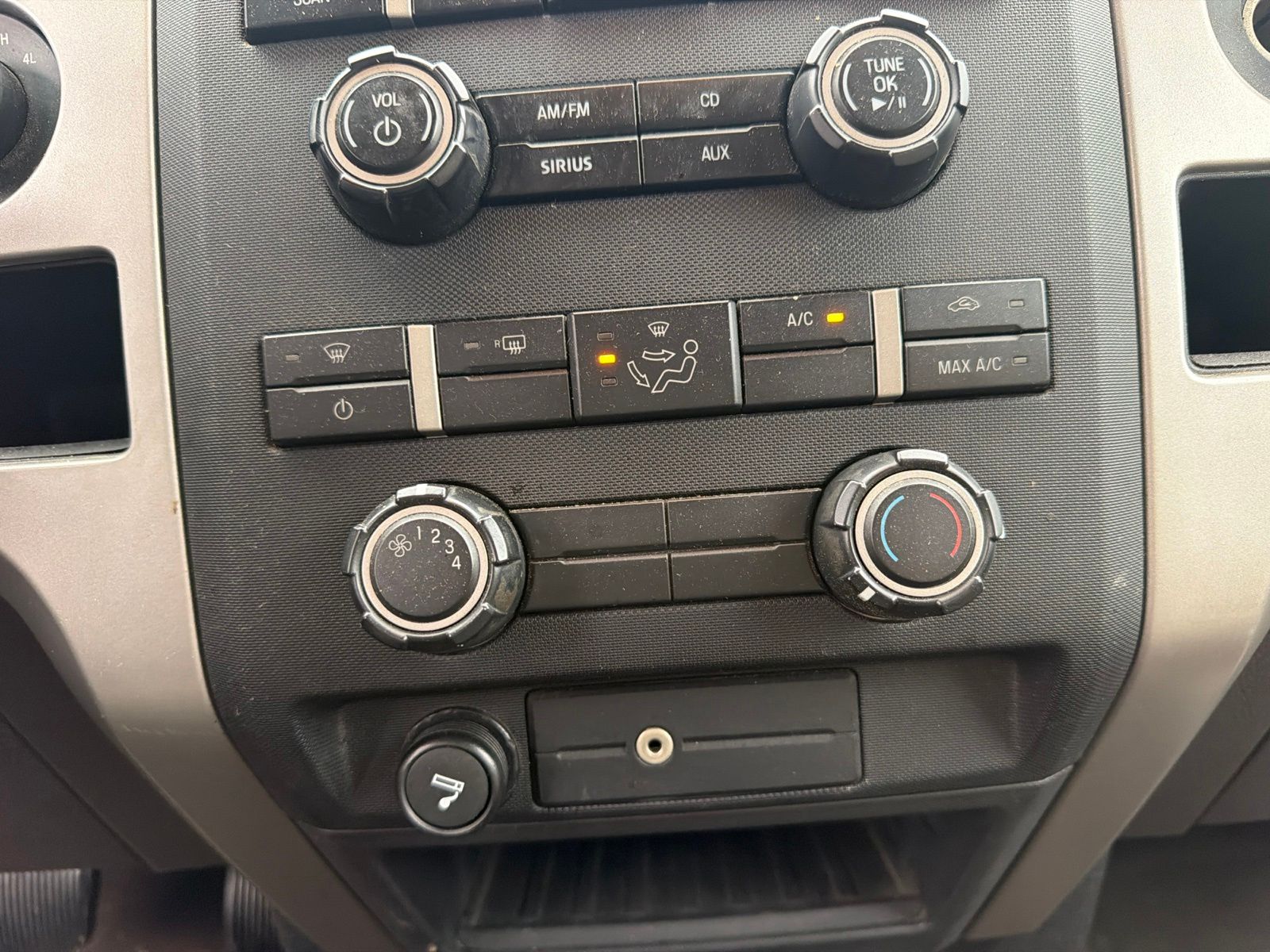 Used 2010  Ford XLT image 12