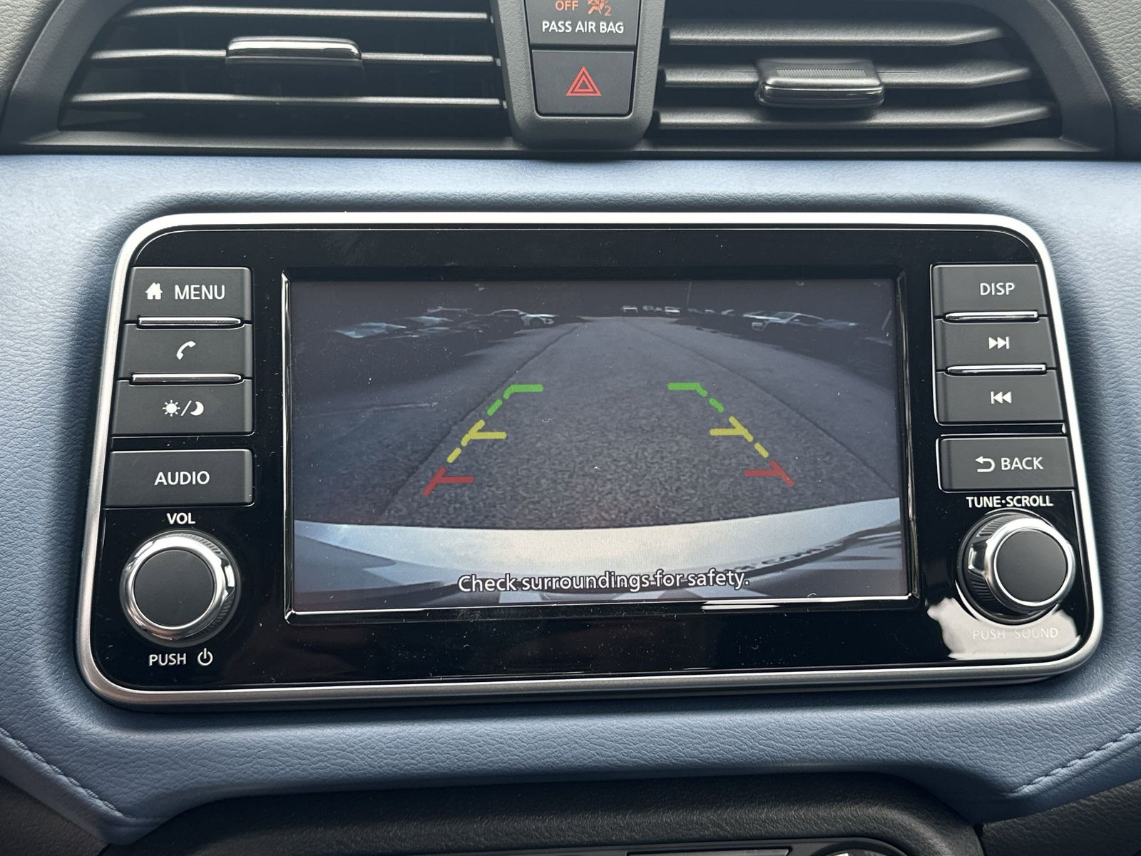 2025 Nissan Versa 1.6 SV photo 4