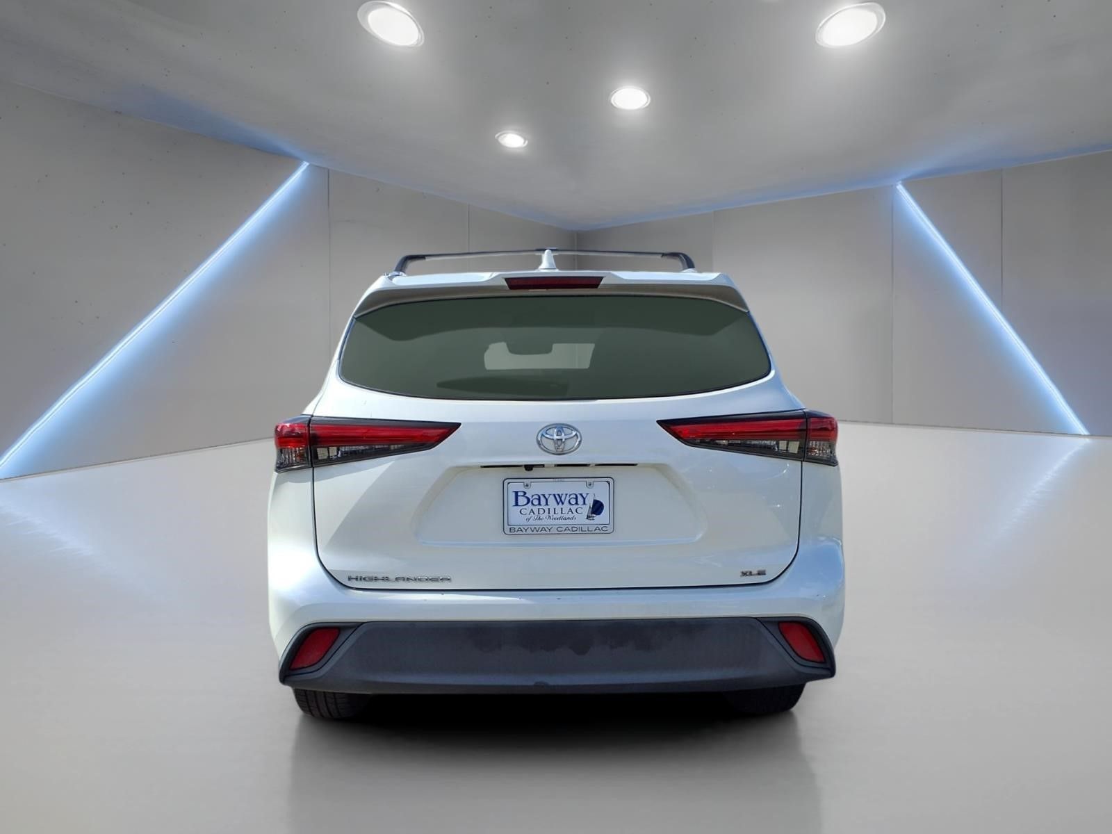 2021 Toyota Highlander XLE White at Toyota of Victoria
