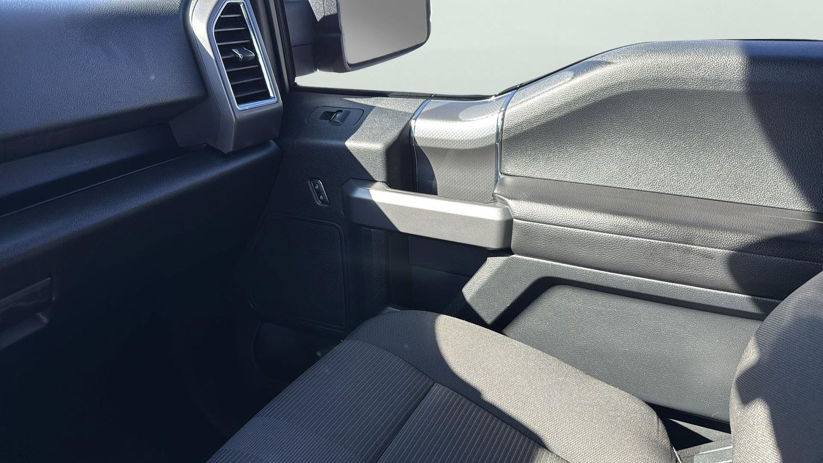 Used Car 2015 Ford F-150  Xlt For Sale Under $25,000 In Austin, Texas