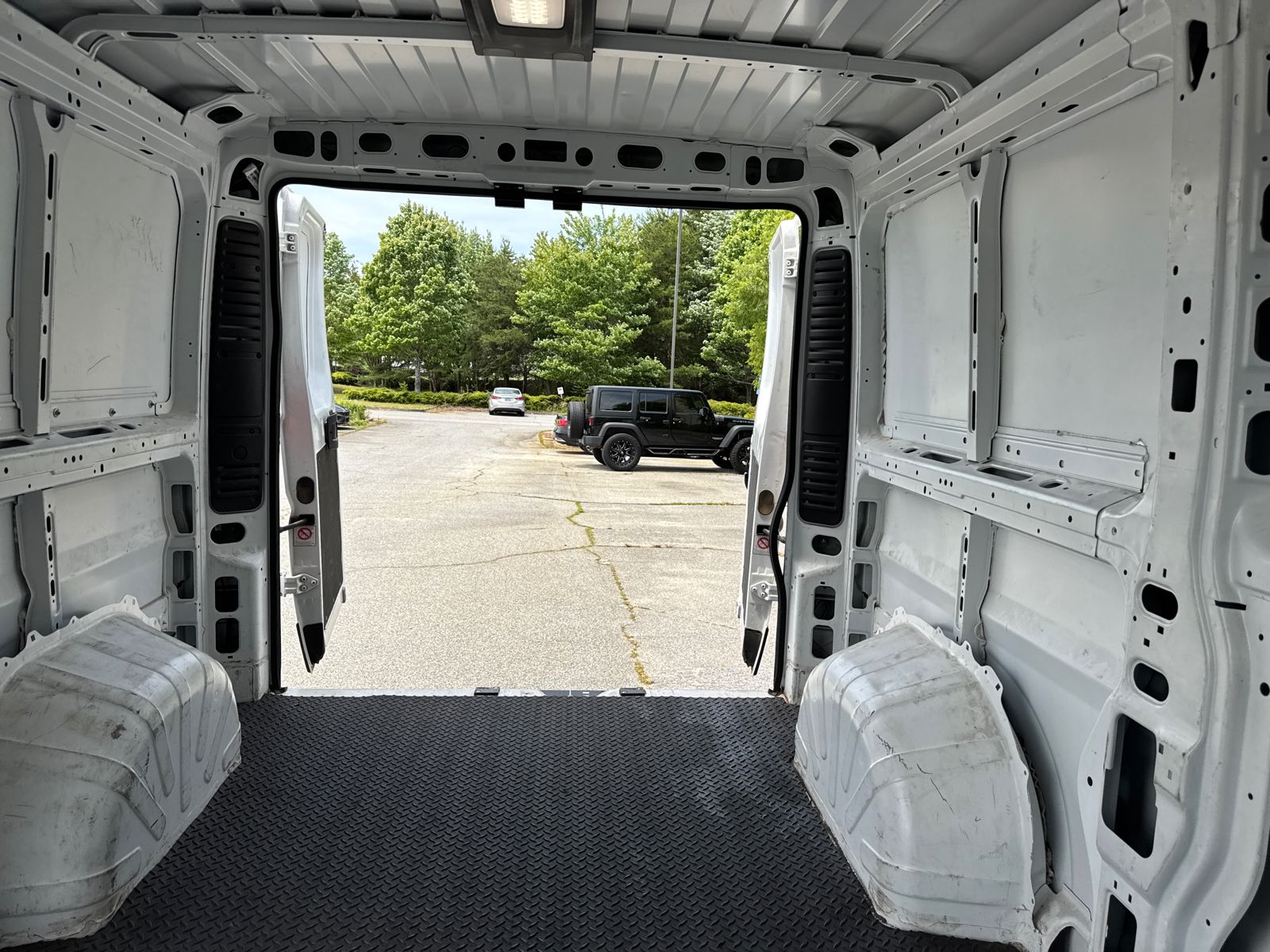 Used 2025 White Ram Base image 16