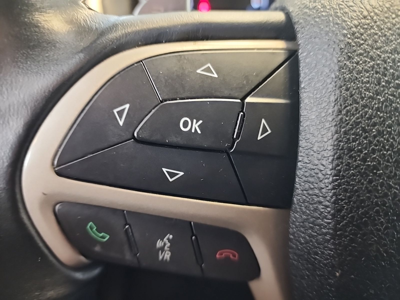Used 2014 Granite Crystal Clearcoat Metallic Jeep Laredo image 18