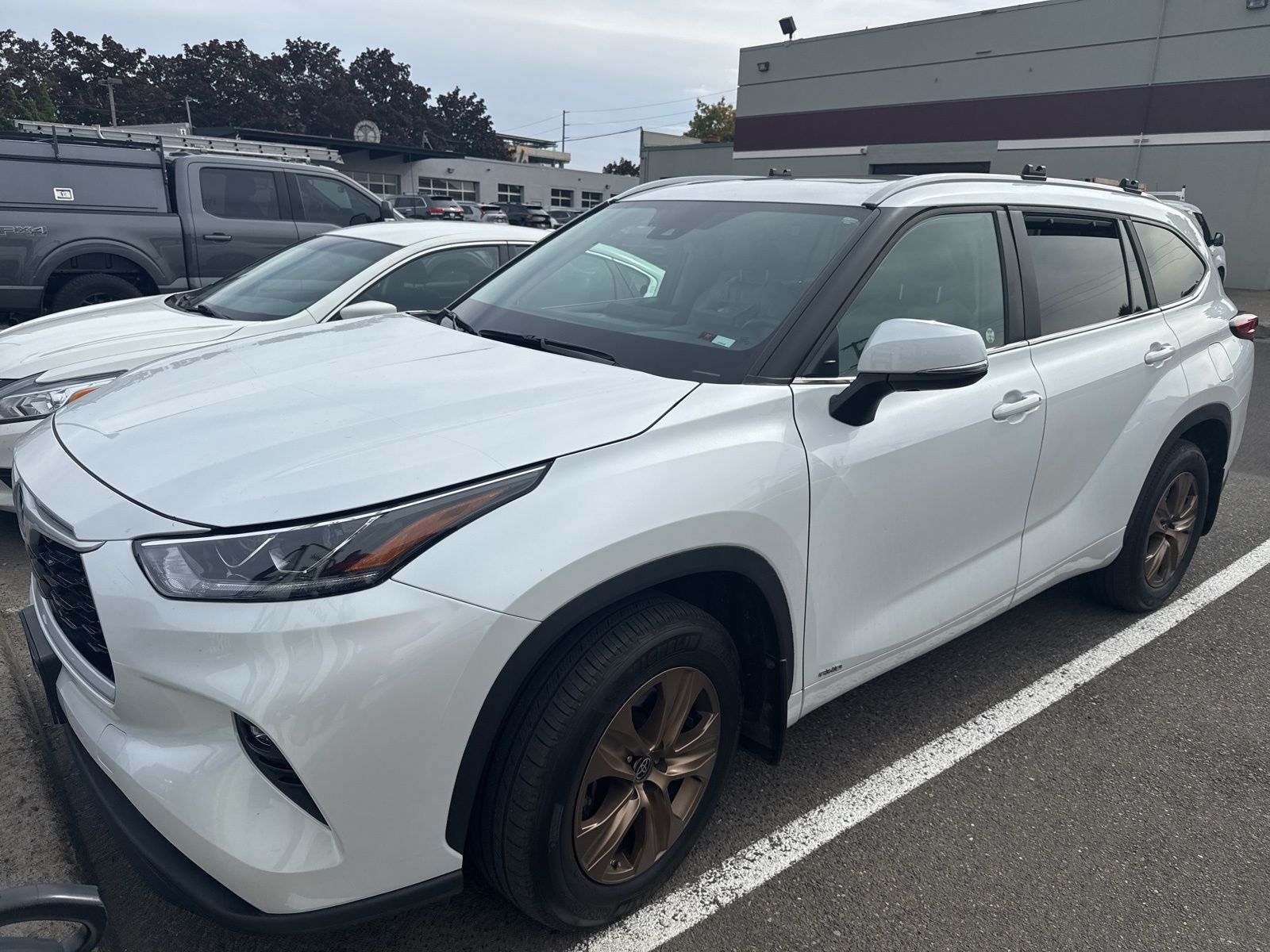 2023 Toyota Highlander Hybrid Bronze Edition