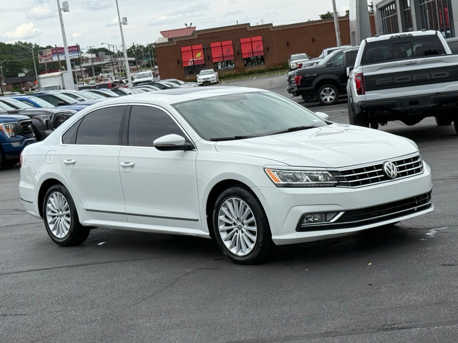 White 2017 Volkswagen Passat Sedan Front-Wheel Drive 6-Speed Automatic