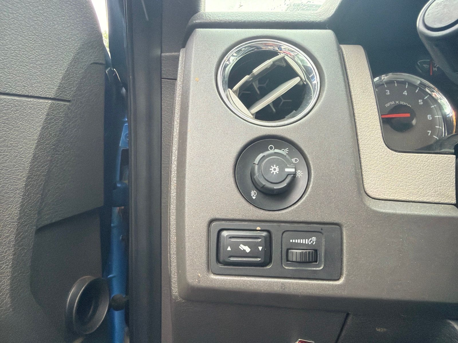 Used 2010  Ford XLT image 15