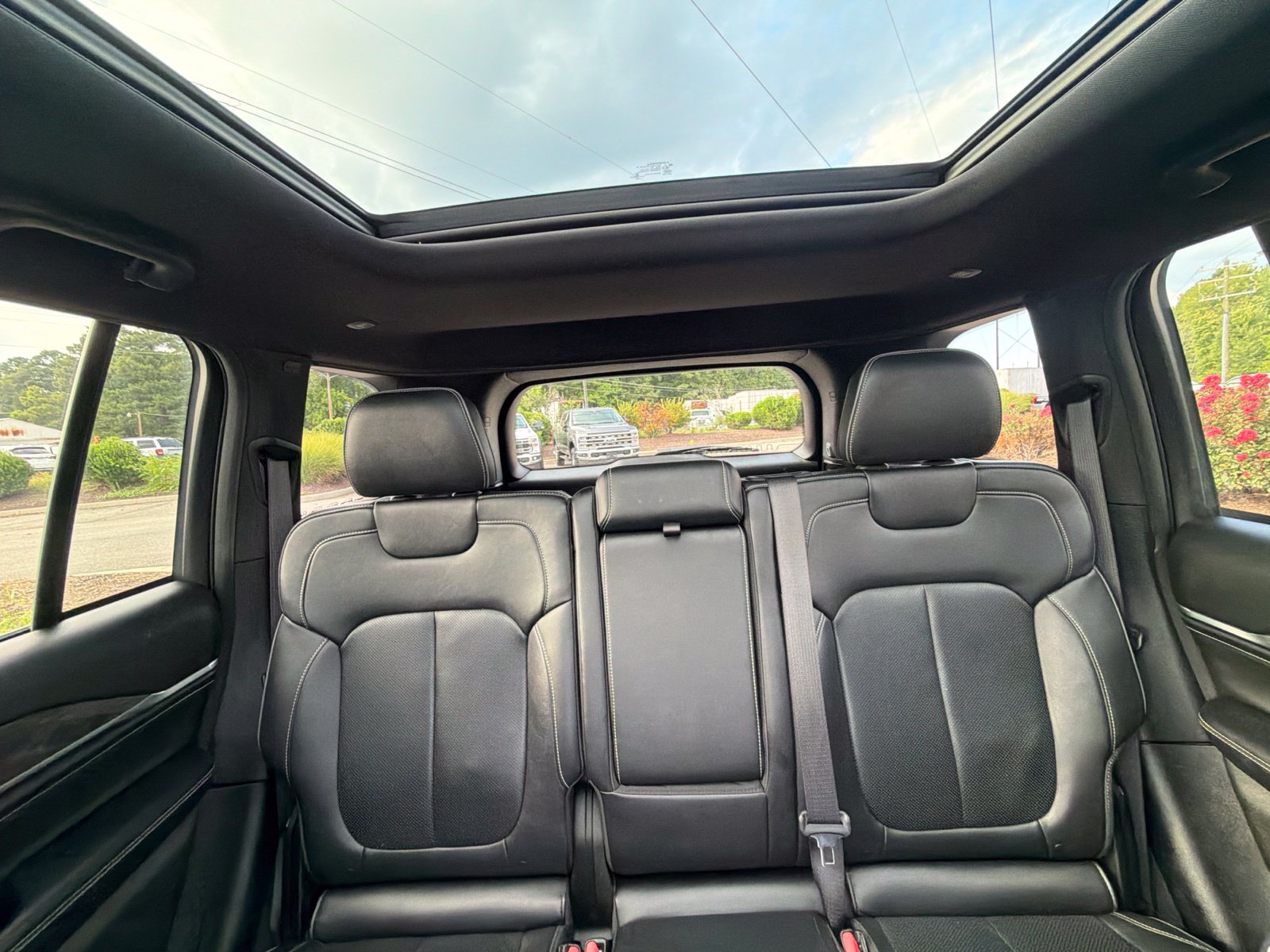 Used 2022 Metallic Jeep Overland image 33