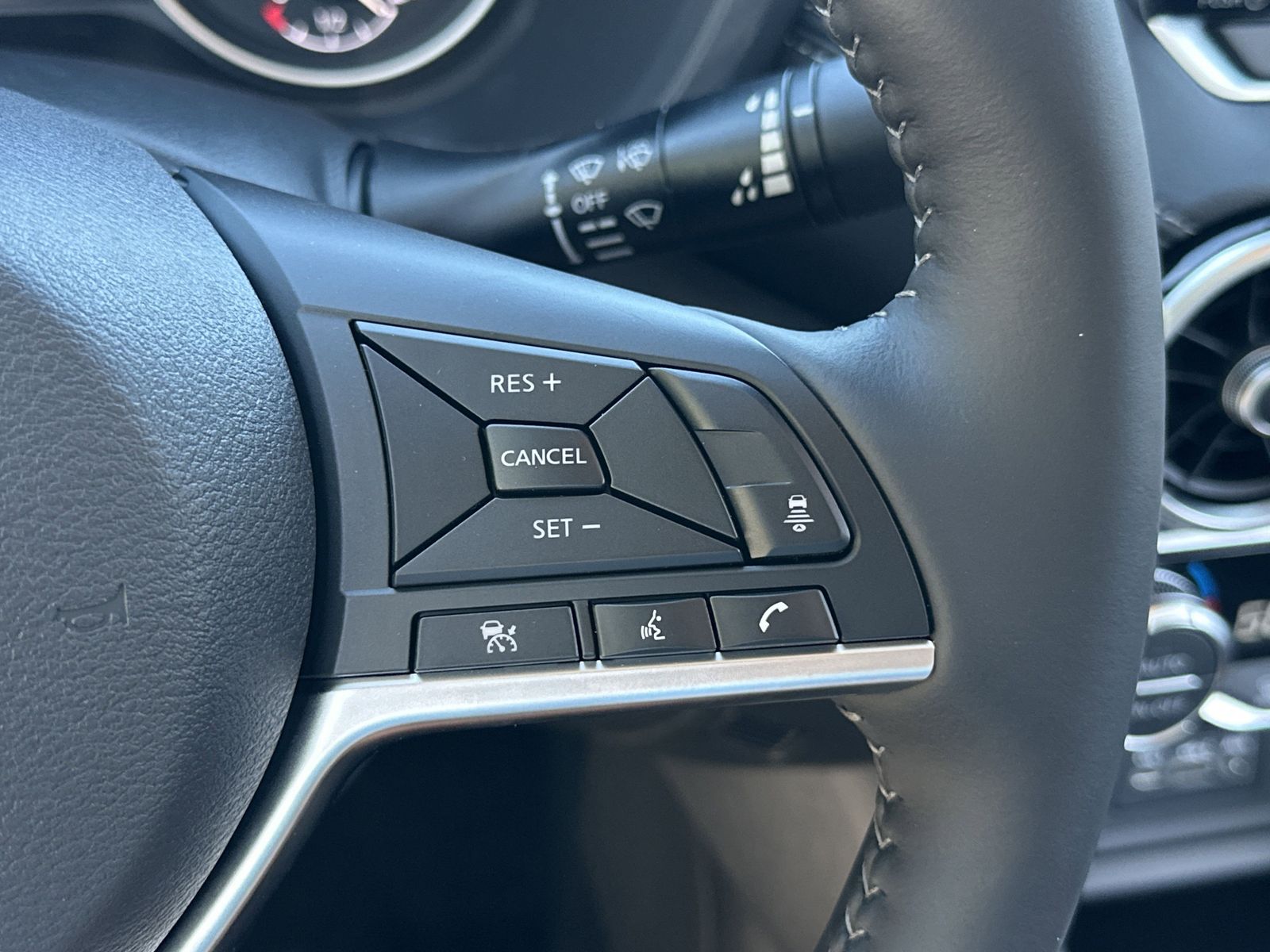 2025 Nissan Sentra SV photo 10