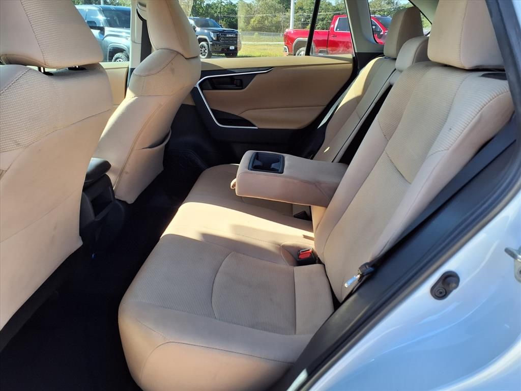 2019 Toyota RAV4 LE White at Emmons Autoplex