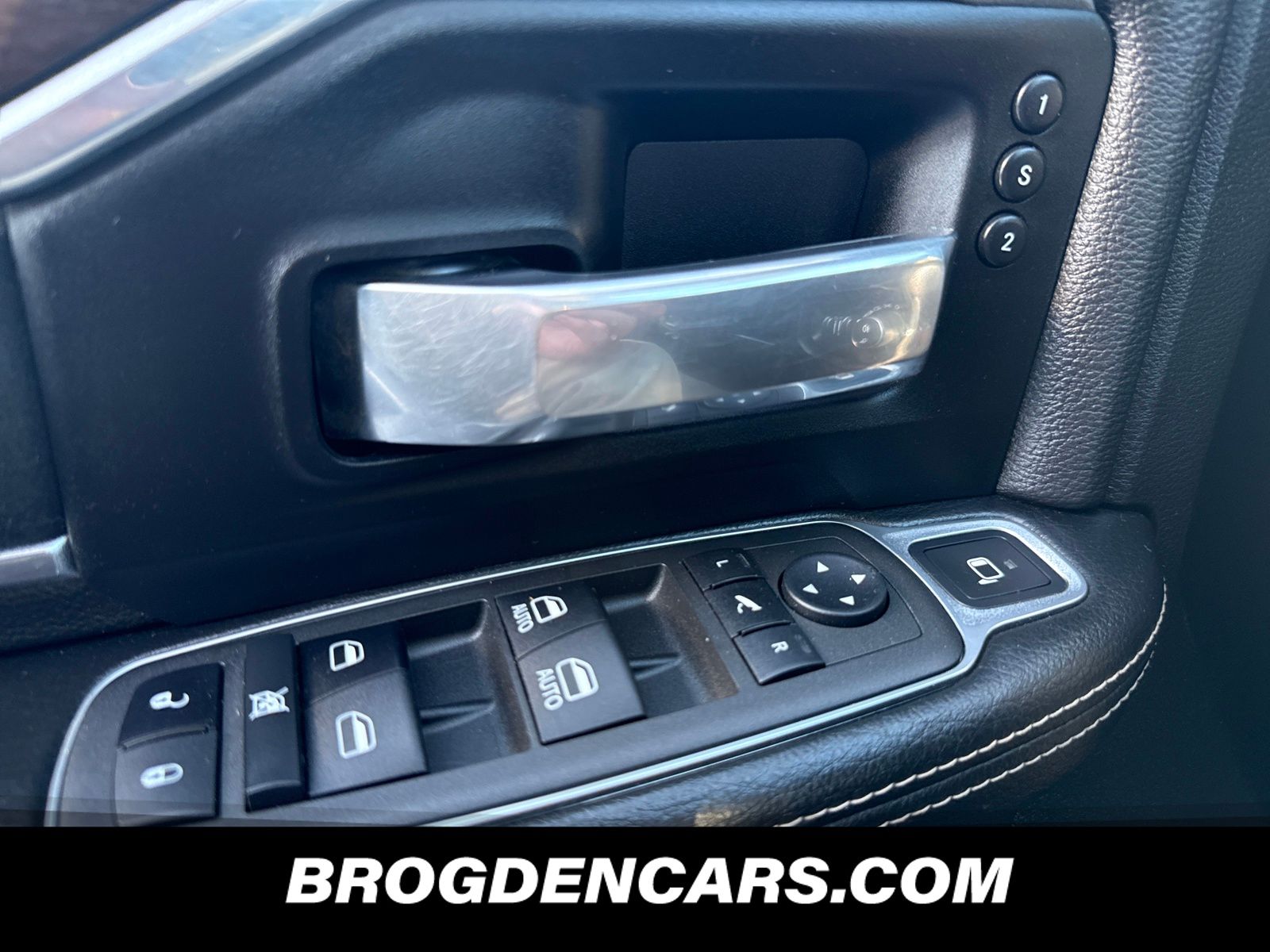 View vehicle photo 7