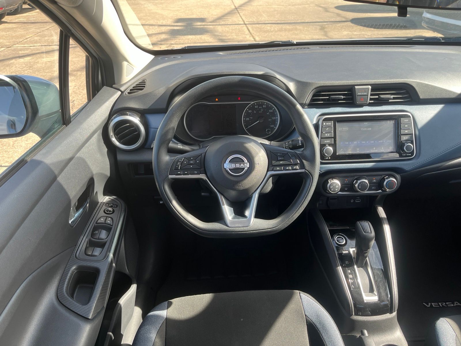 2025 Nissan Versa 1.6 SV - 10