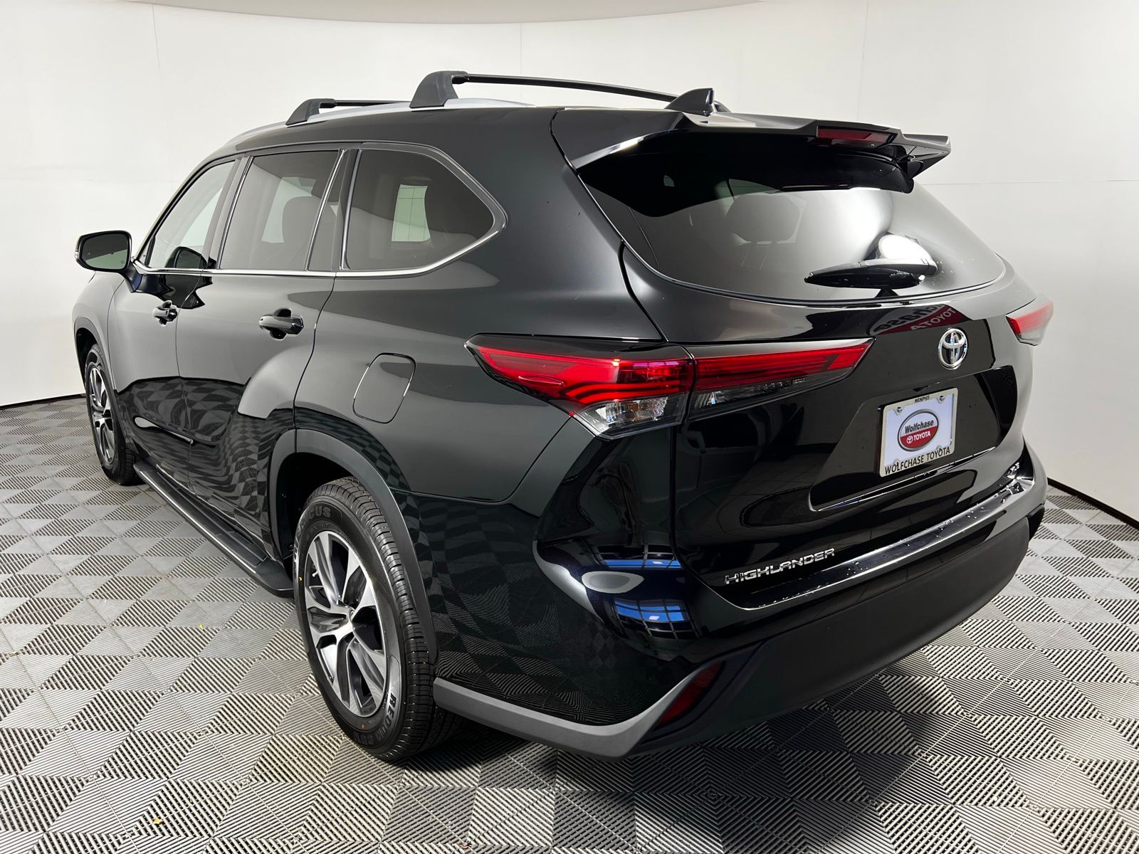 Thumbnail: 2022 Toyota Highlander - 7