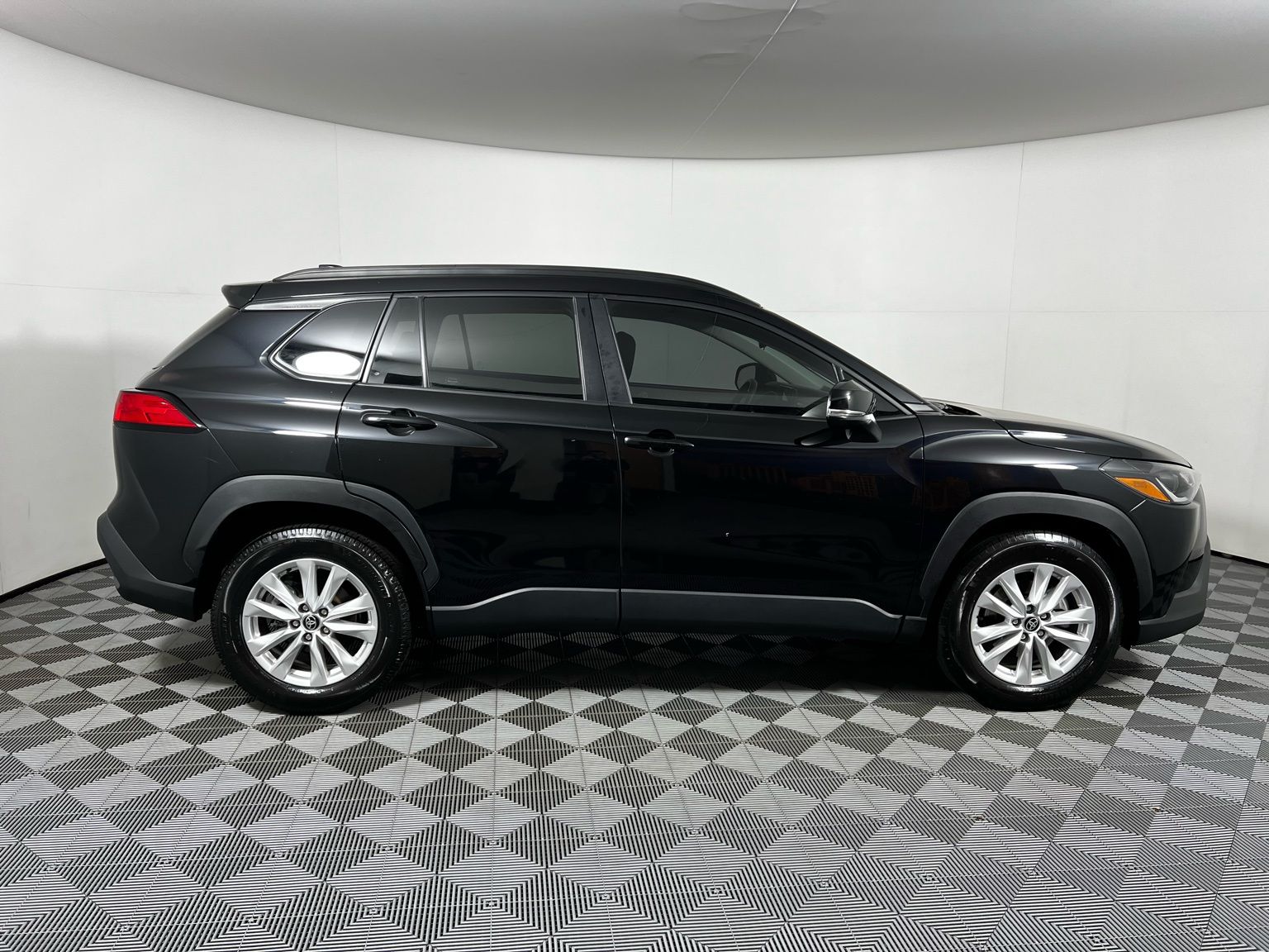 Thumbnail: 2024 Toyota Corolla Cross - 4