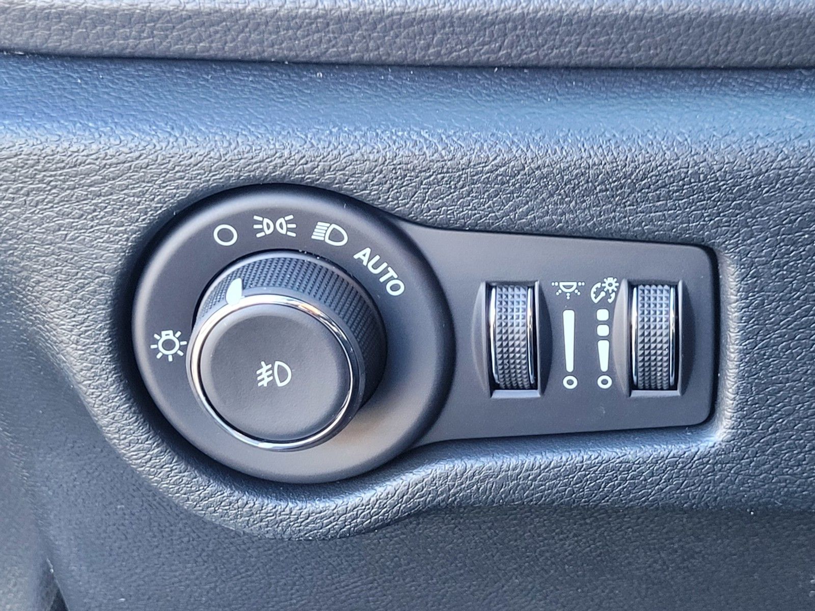 New 2026 White Chrysler Select image 24