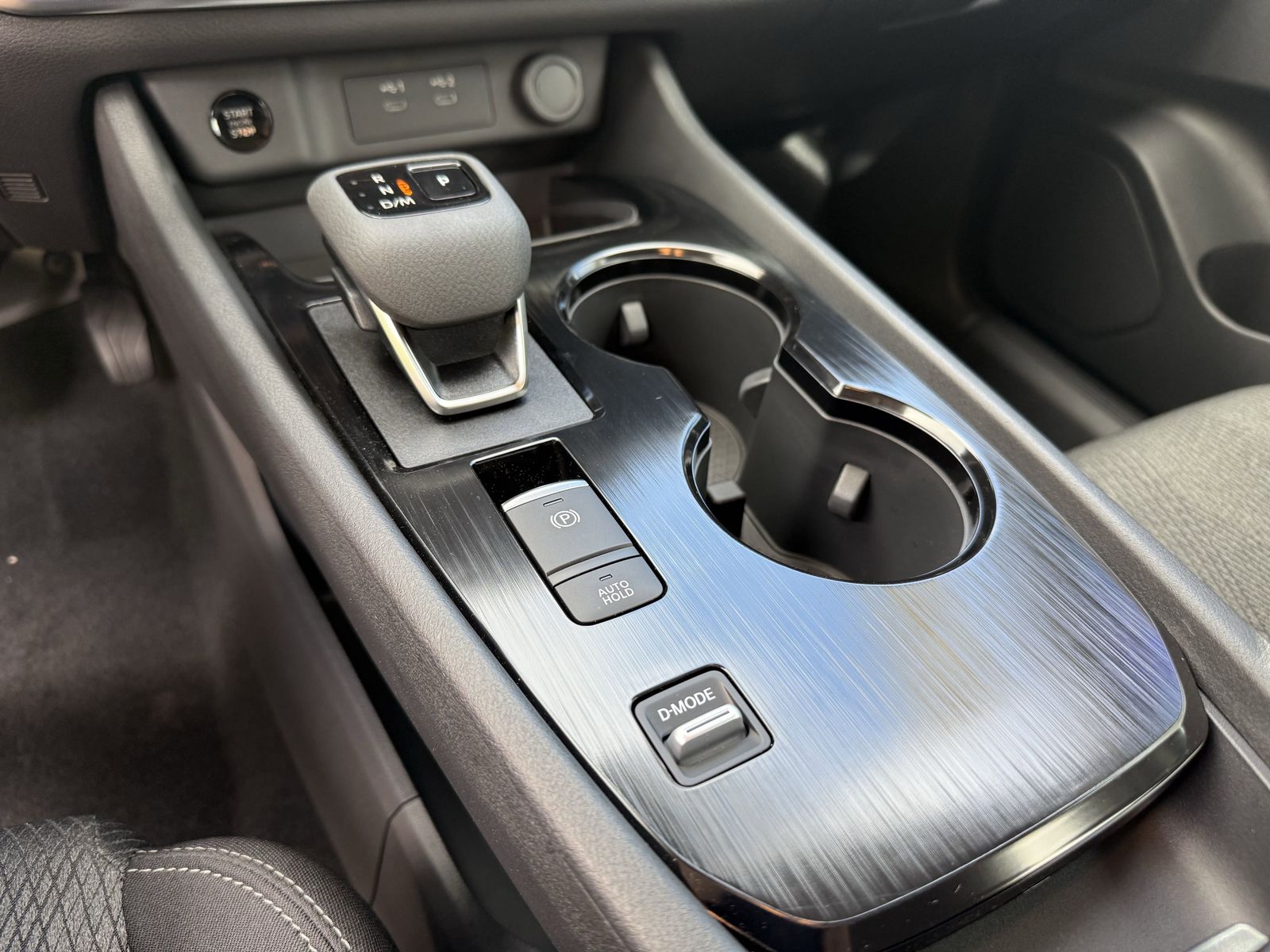 2025 Nissan Rogue SV photo 10