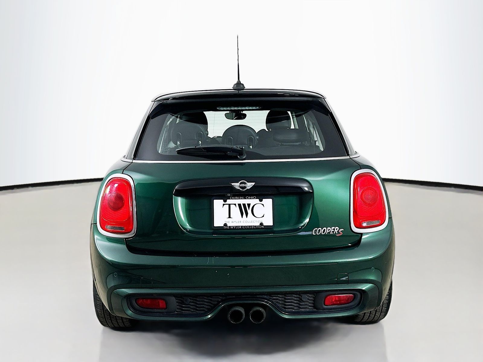 View vehicle photo 6