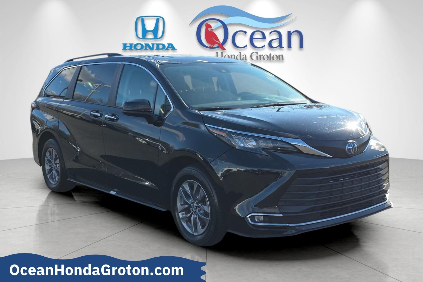 2024 Toyota Sienna XLE 7-Passenger FWD