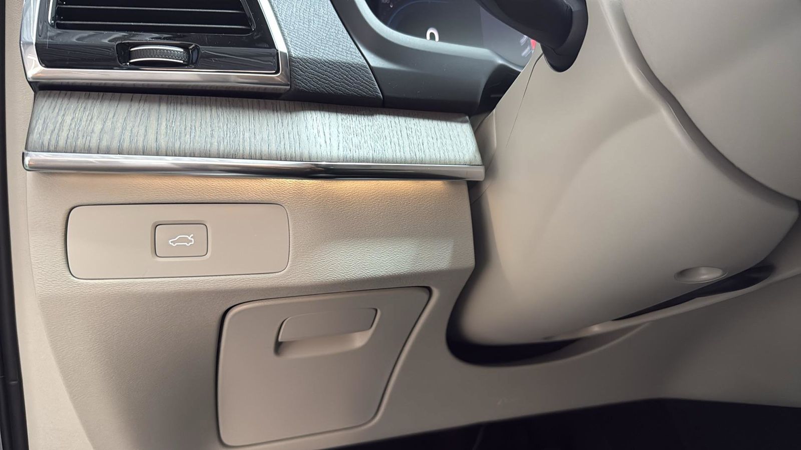 Used Car 2024 Volvo Xc90  B5 Plus For Sale In Austin, Texas