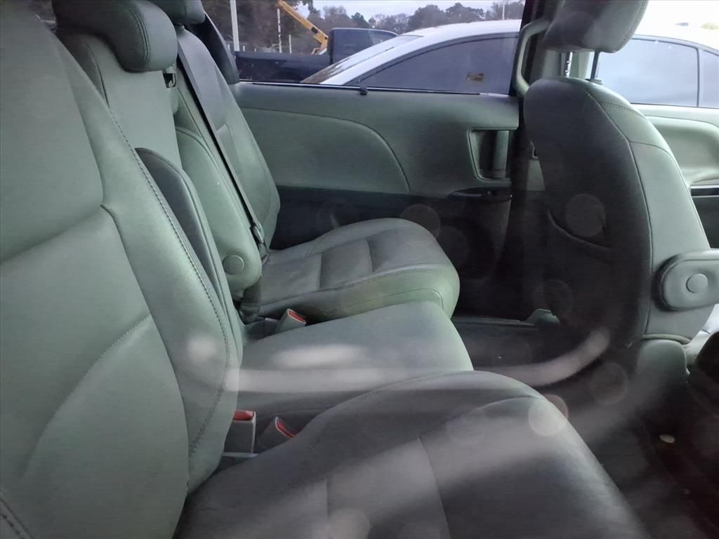 2020 Toyota Sienna XLE White at Community Toyota