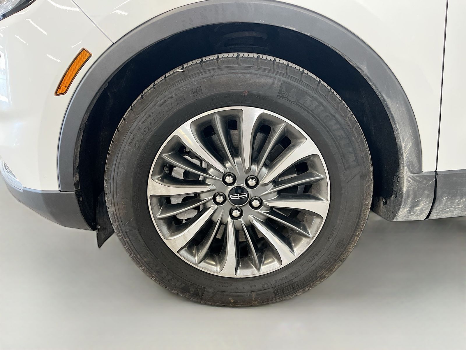 Used 2023 White Lincoln Reserve image 32