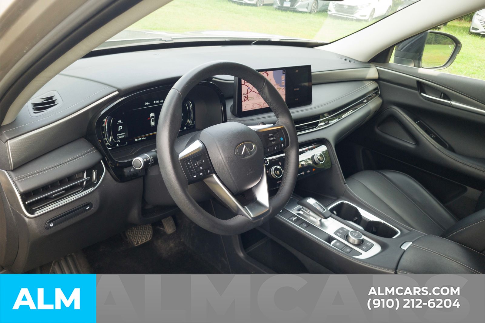 Used 2025  INFINITI LUXE image 5