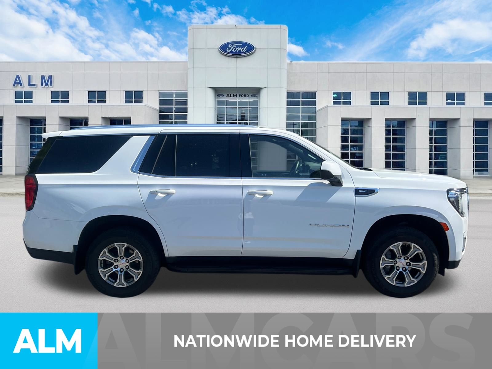 Used 2024 White GMC SLE image 4