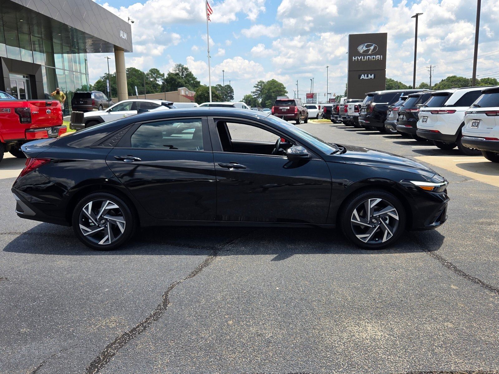 Used 2025 Black Hyundai SEL Sport image 14