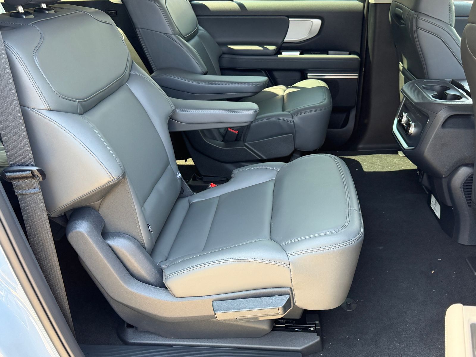 New 2027 Glacier Gray Metallic Tri-Coat Ford Active image 11