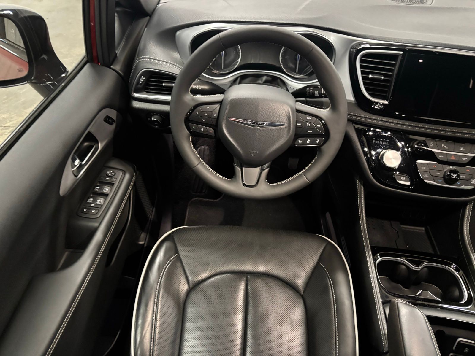 Used 2025 Red Chrysler Limited image 12