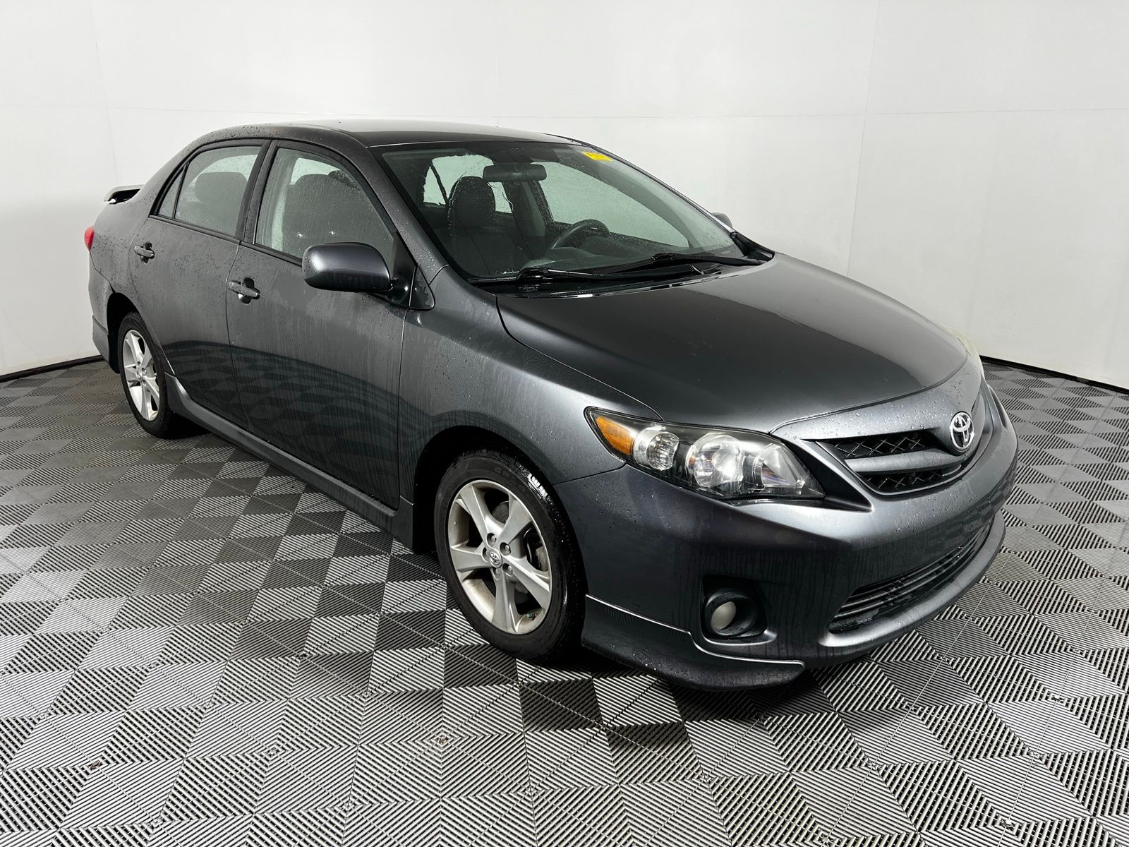 2013 Toyota Corolla S 3