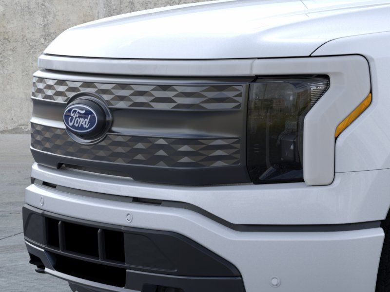 New 2025 Space White Metallic Ford Lariat image 17