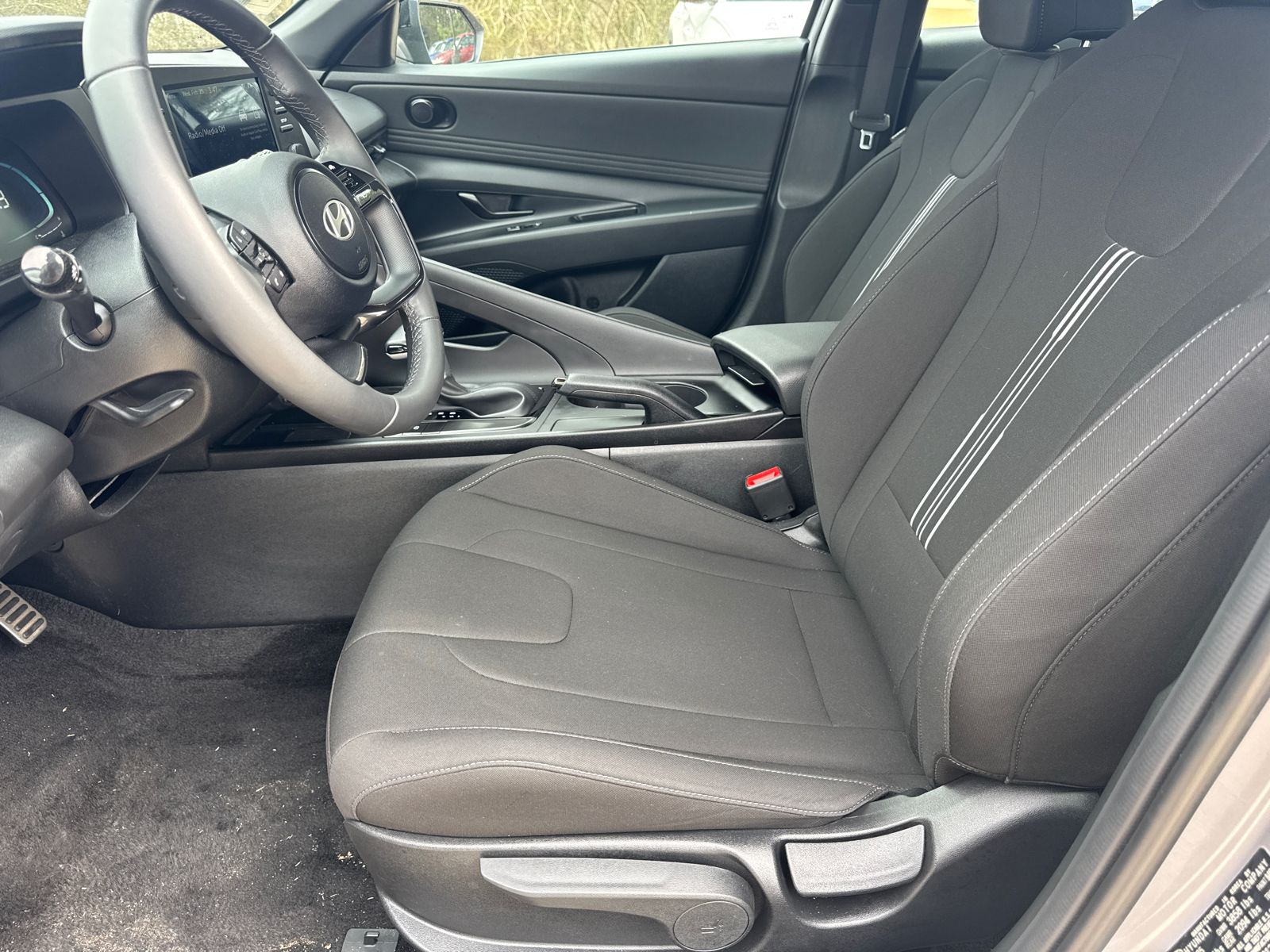 Certified Used 2025 Fluid Metal Hyundai SEL Sport image 9