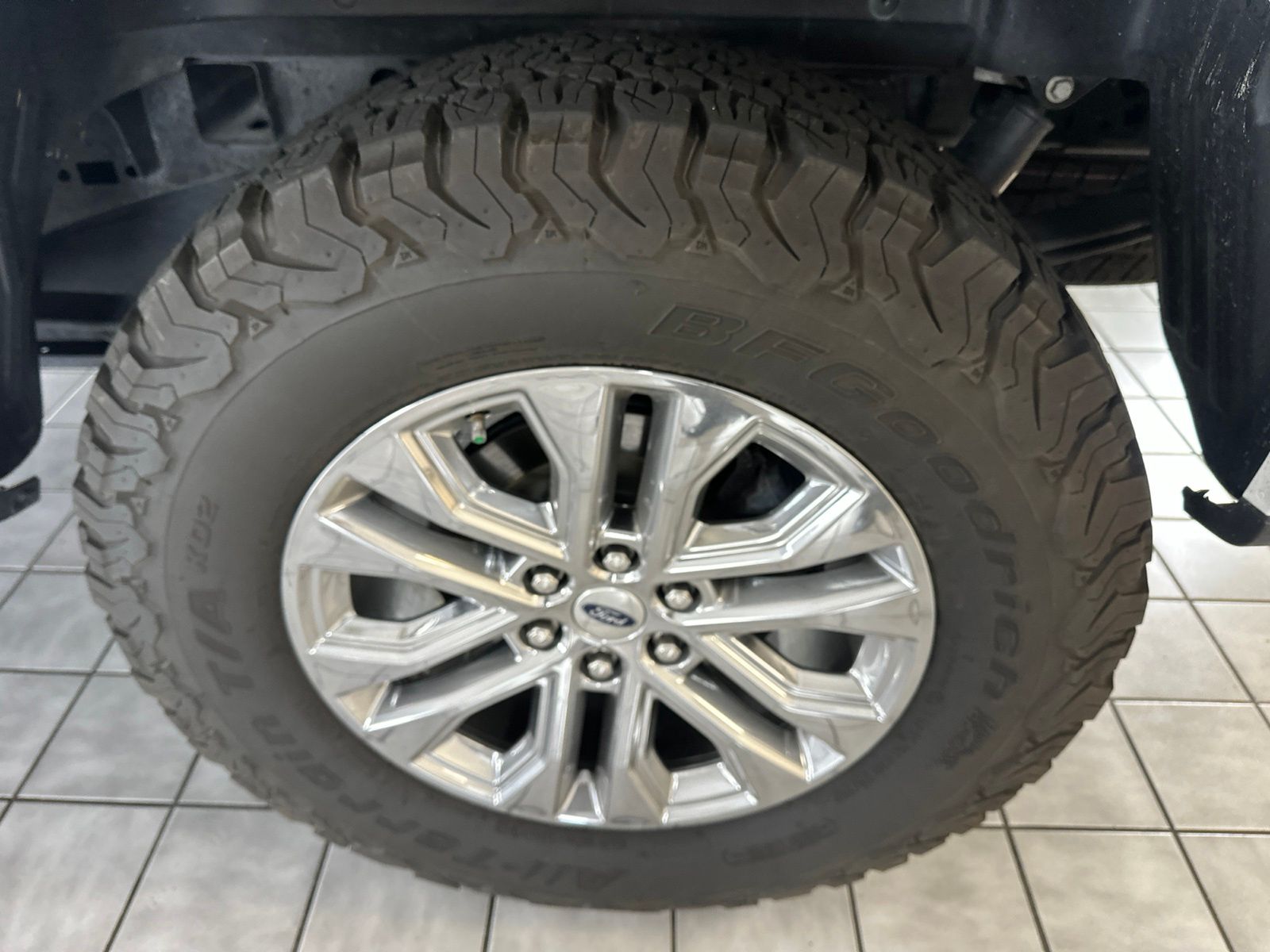 Used 2024 Star White Ford Lariat image 21
