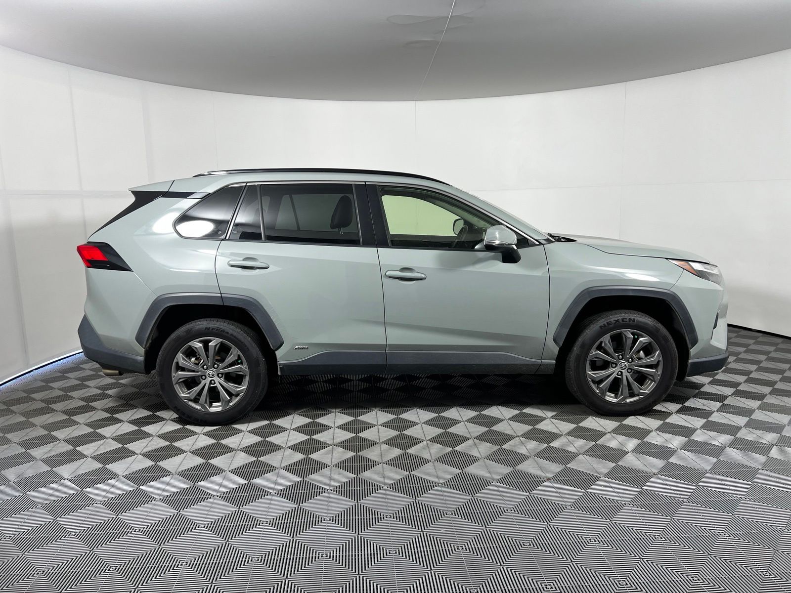 Thumbnail: 2022 Toyota RAV4 - 4