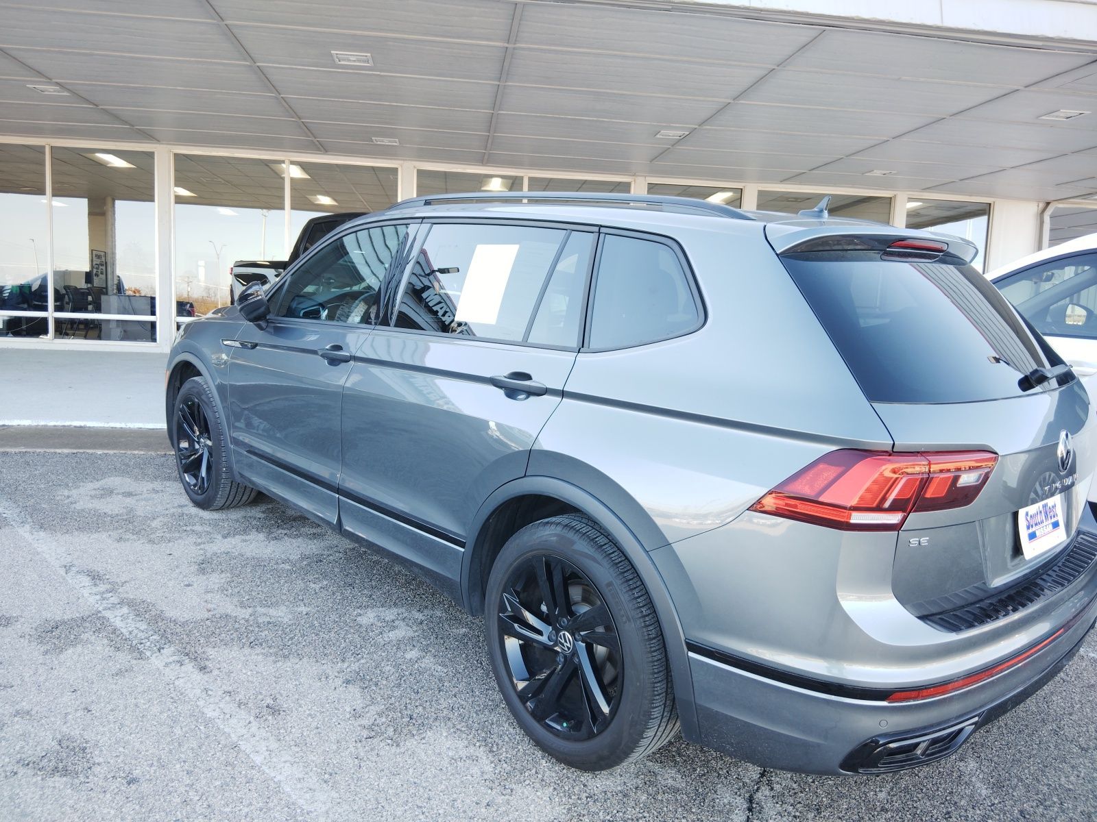 2023 Volkswagen Tiguan 2.0T SE R-Line Black 5