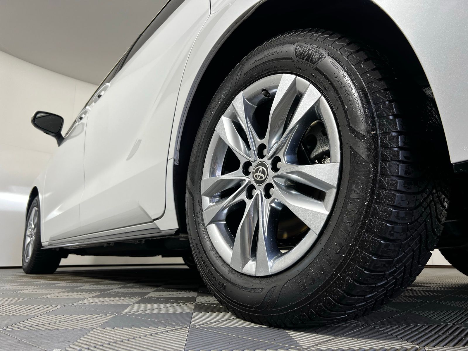 Thumbnail: 2023 Toyota Sienna - 32