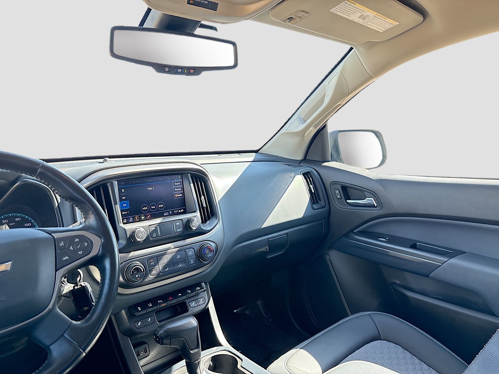 Used 2021 Gray Chevrolet Z71 image 23