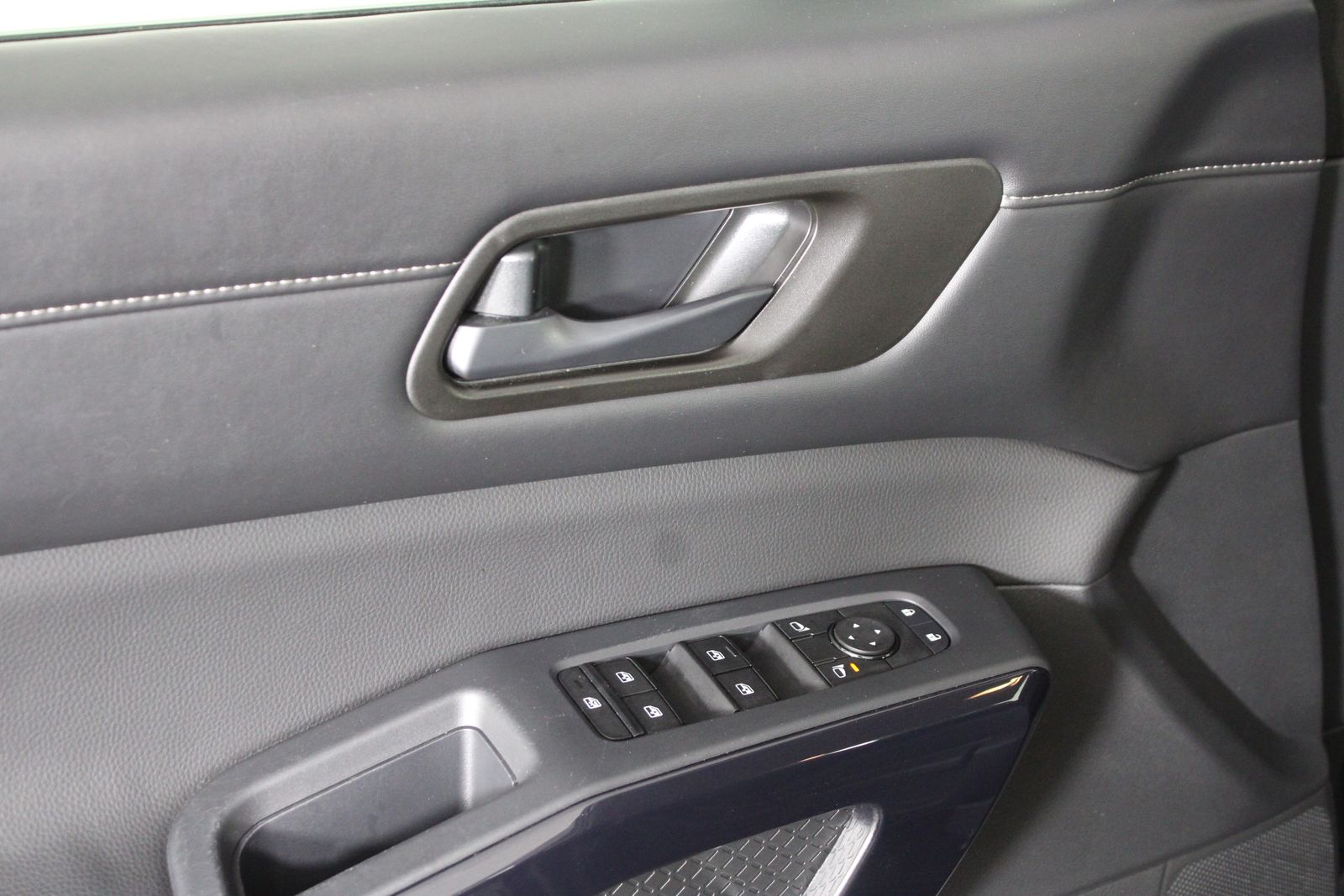 Used 2025 Black Nissan S image 19