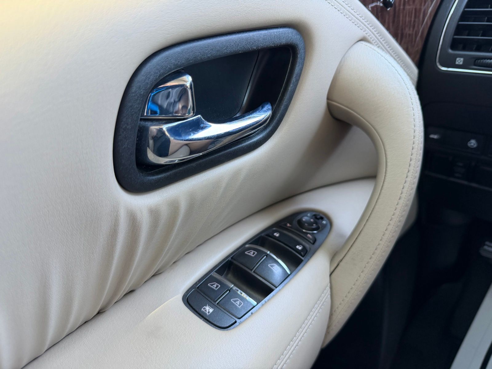 2020 Nissan Armada image 30