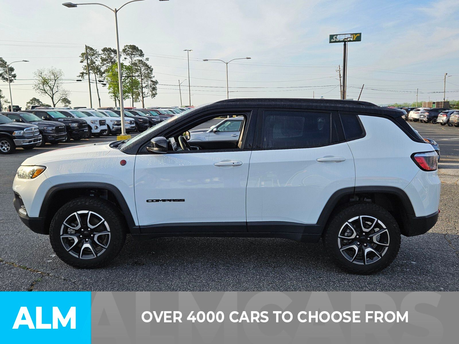 2024 Jeep Compass Trailhawk photo 2