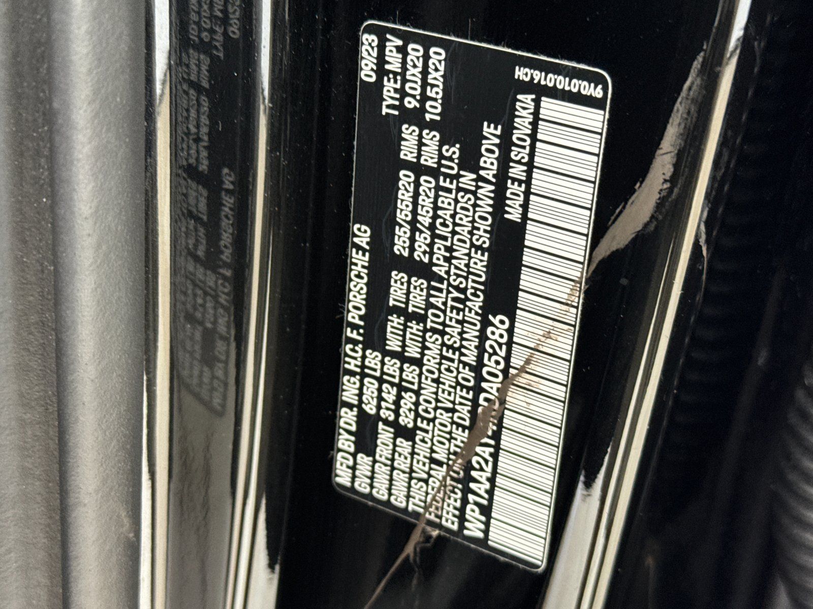 2024 Porsche Cayenne Base — full photo 29 of 30