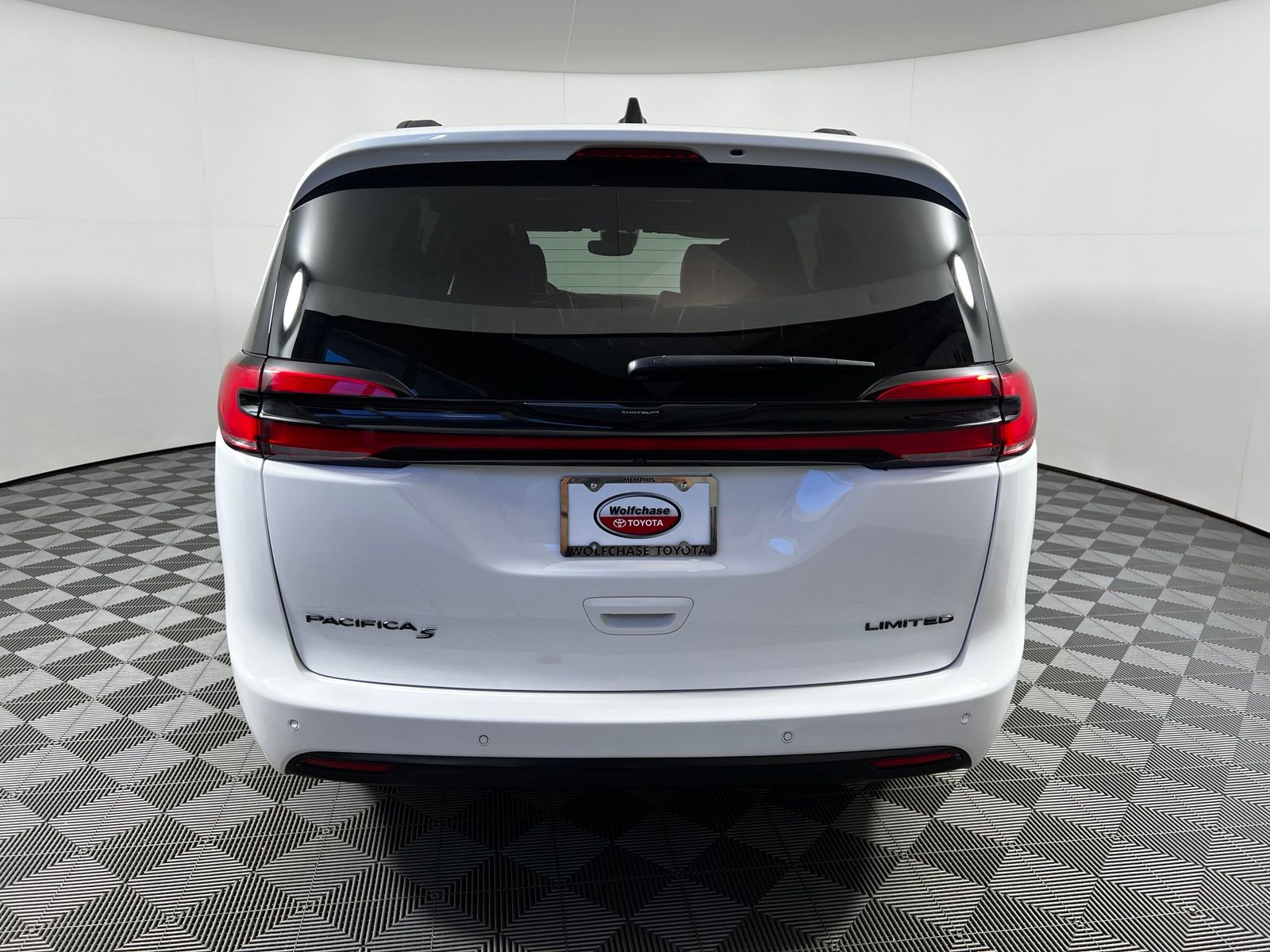 Thumbnail: 2025 Chrysler Pacifica - 6
