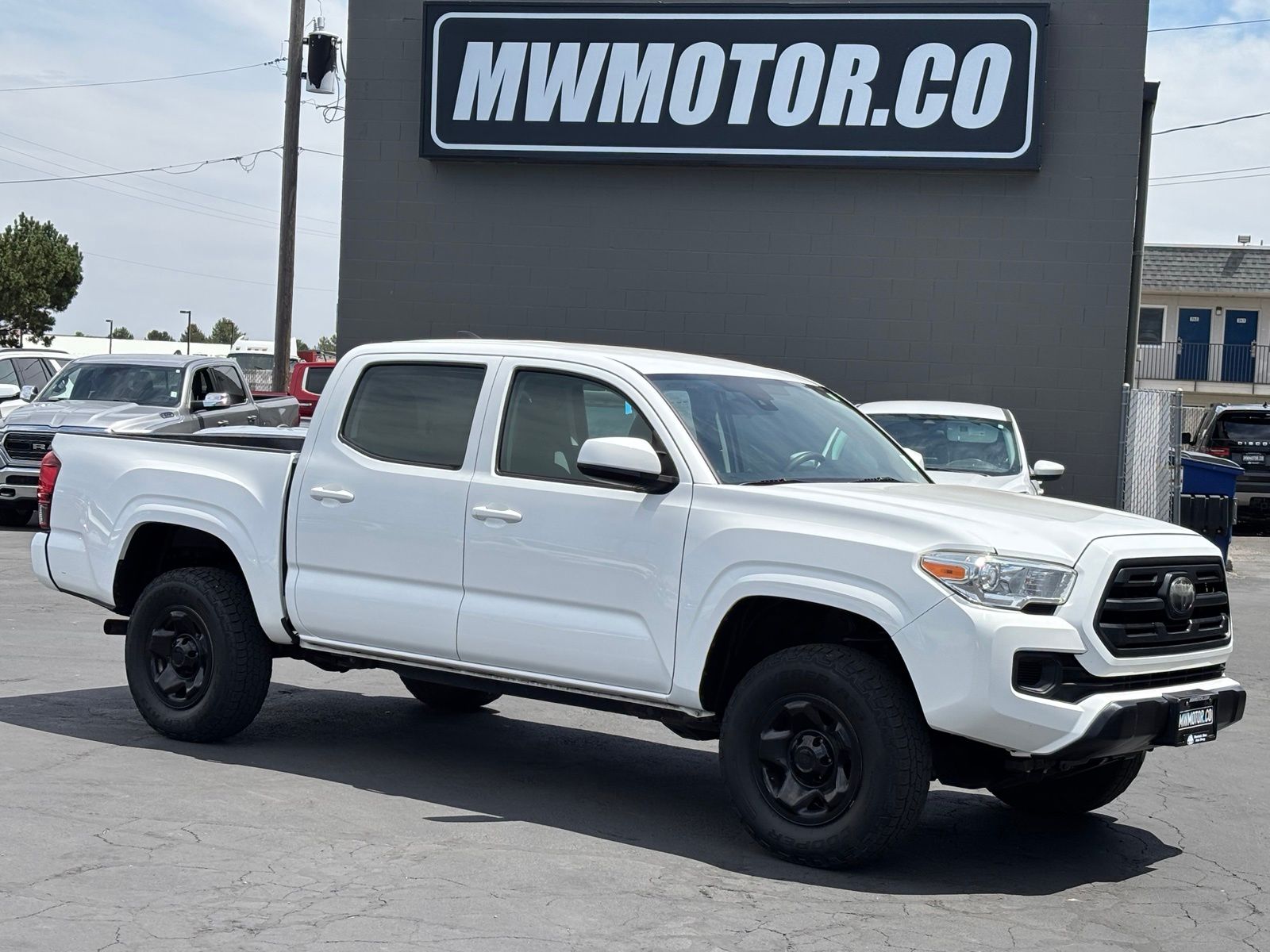 Super White 2018 Toyota Tacoma Pickup Truck Four-Wheel Drive 6-Speed Automatic